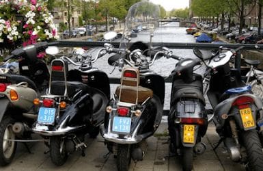 żółta tablica rejestracyjna motoroweru