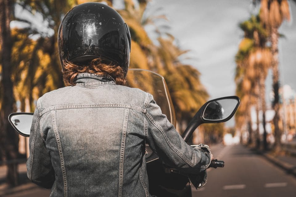 Op welke brommers mag ik rijden zonder rijbewijs? Alpina.nl