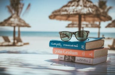 doorlopende annuleringsverzekering zonnebril op boeken
