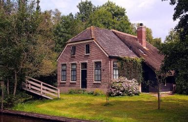 Landelijke woningen huis in bos